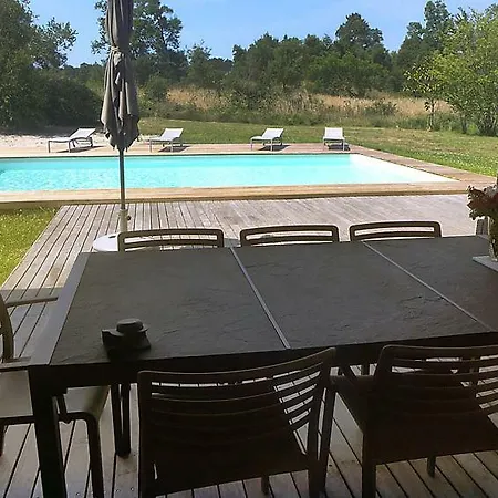 Sleeps 6 Pool